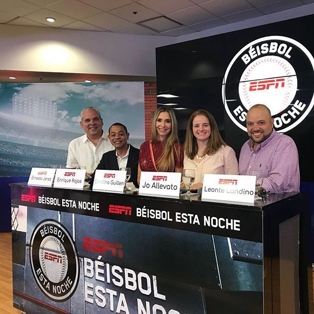 ESPN_Beisbol's tweet photo. #BBENEnSantoDomingo Estamos listos para recibir a los fanáticos en la Plaza España este domingo a las 3 pm. Los esperamos para que experimenten en vivo el proceso de ser parte de la grabación del programa. @caroguillenespn @ejerezespn @enriquerojasespn @tvgirl0721 @leontelan… https://t.co/8adizVX53A
