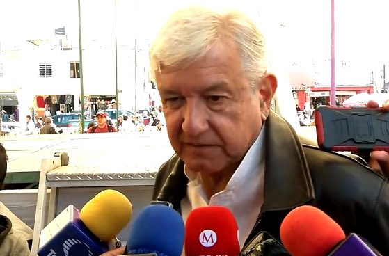 Elgusrodriguez's tweet image. Cuando veo el micrófono de Milenio no puedo dejar de imaginarme a Mario debajo.