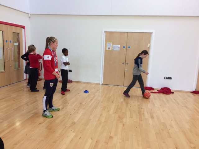 SouthvillePri's tweet photo. This week we had two players from Bristol City Women FC
Sophie worked with KS1 and Flo worked with KS2 They were both brilliant with the children.
The children grilled them in assembly with question https://t.co/Y44PYzKo8p