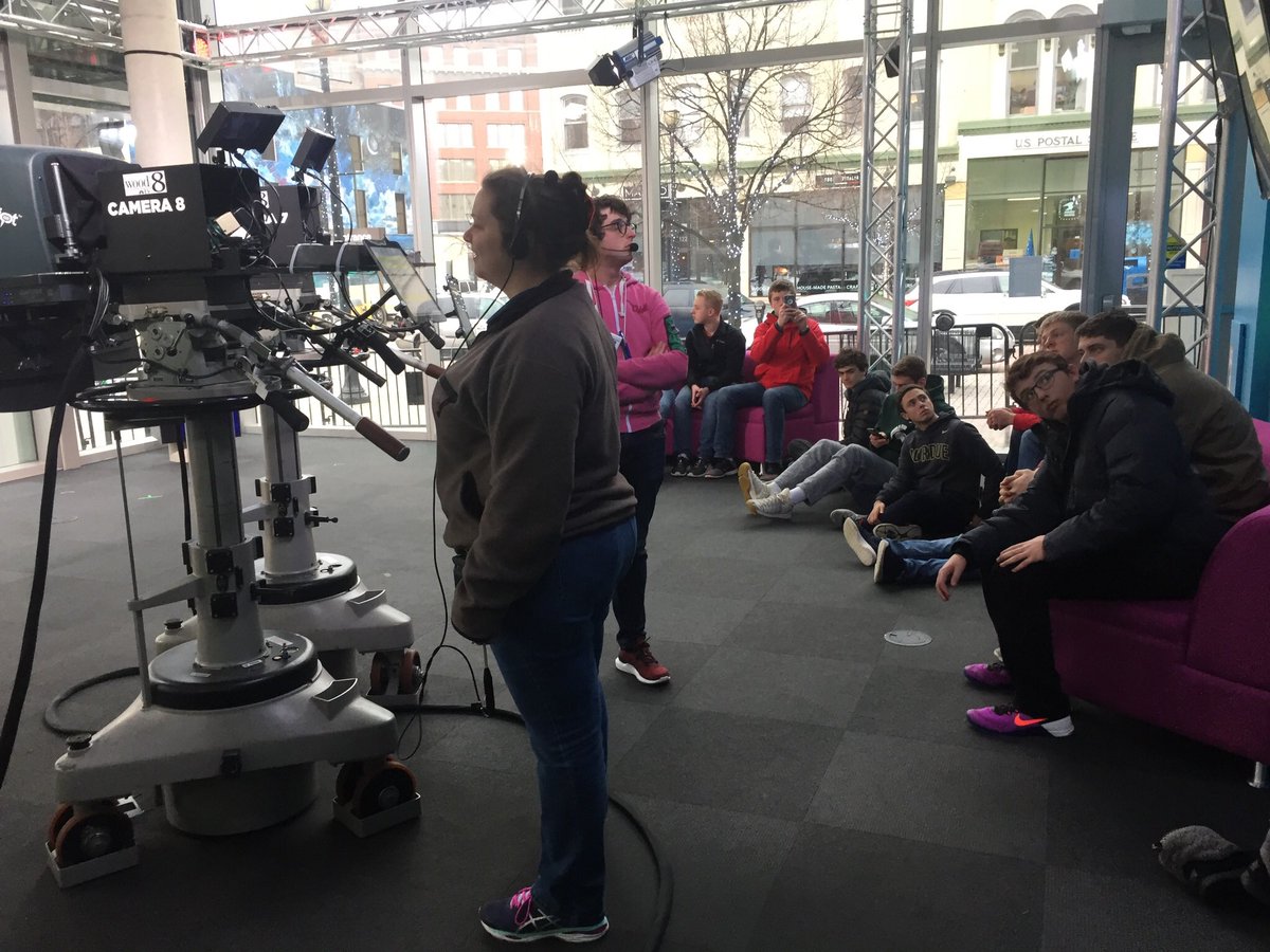 dvos's tweet image. Sports Broadcasting pops up at the GRAM for a WOODTV live noon production #hcwinterim2018 @hcmaroons