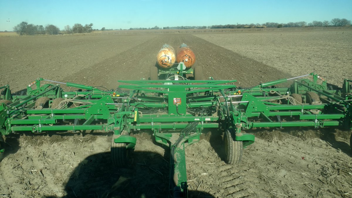 mjs8430's tweet photo. Most appropriate song to come on radio so far while applying NH3...."Take My Breath Away" https://t.co/gQDpkxAETZ