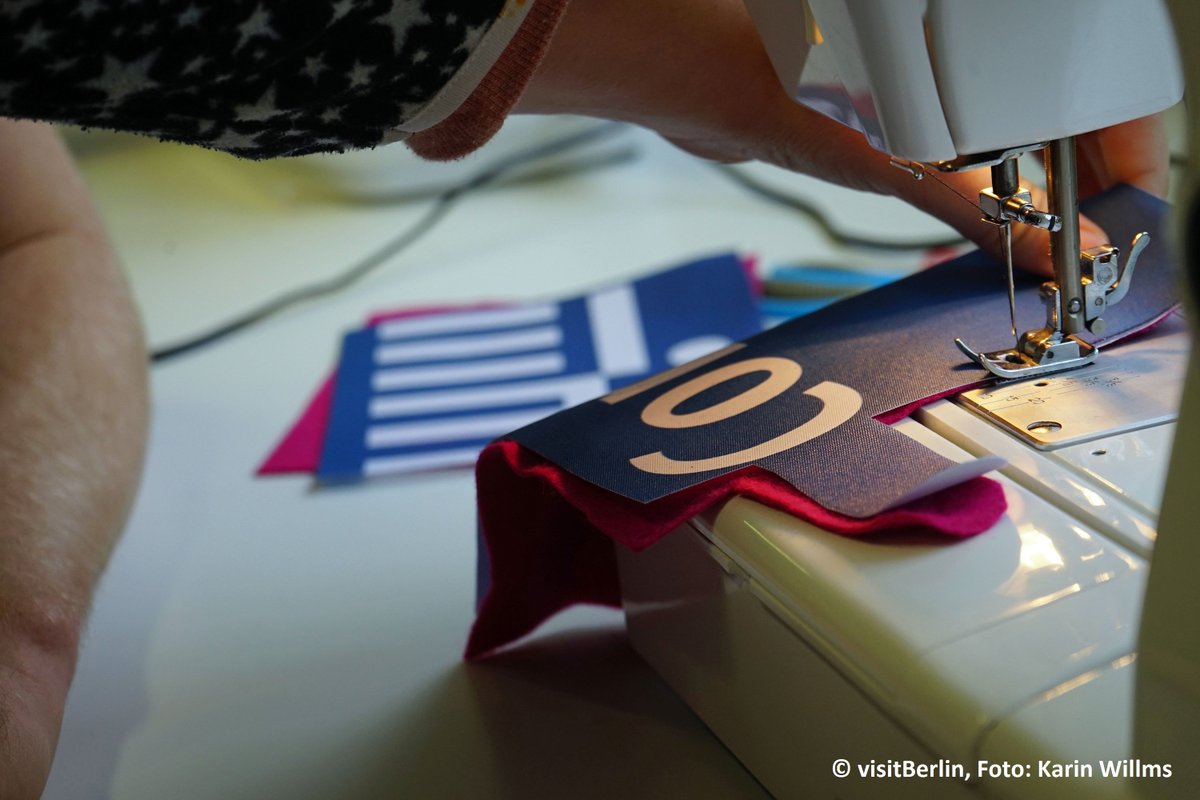BerlinMeetings's tweet photo. Für den guten Zweck: wir haben aus alten Stoffbannern schicke #Smartphone-Hüllen gezaubert! Mehr in unserem #Blog: https://t.co/bwayfoJCcv #MEETandCHANGE #eventprofs #Upcycling https://t.co/QyEdf4qj6X