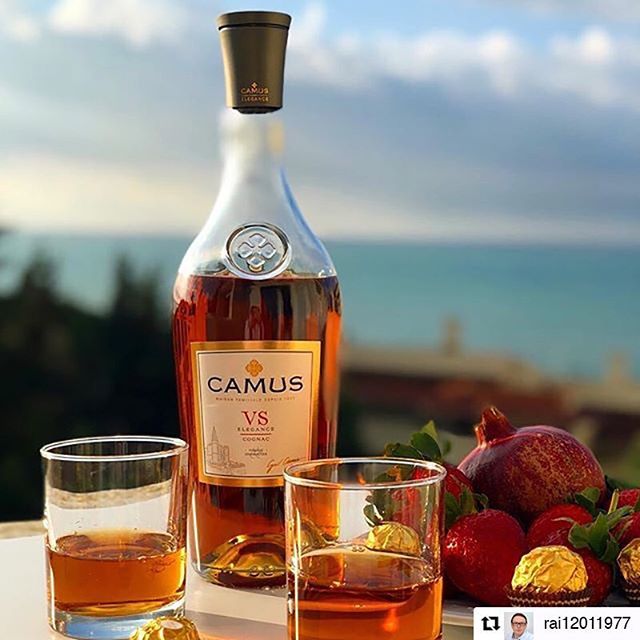 New Year. New challenges. No one knows what the future has in store but with a positive outlook anything is possible! #Repost @rai12011977 ・・・
Mein Frühstück heute!!! #frühstück #strawberry #camus #cognac #vs #vselegance #granatapfel #garnet #meer #s… ift.tt/2Fy11JN