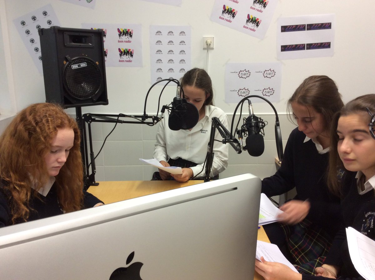 h_losfresnos's tweet photo. Conoces la radio escolar @h_losfresnos ? Las alumnas de 4º de ESO un proyecto multidisciplinar en el que han elaborado sus propias noticias, su parrilla de programación, su sintonía original y emitir sus programas.
#Proyectostransversales
#Learningisfun https://t.co/MZrGiJDy40