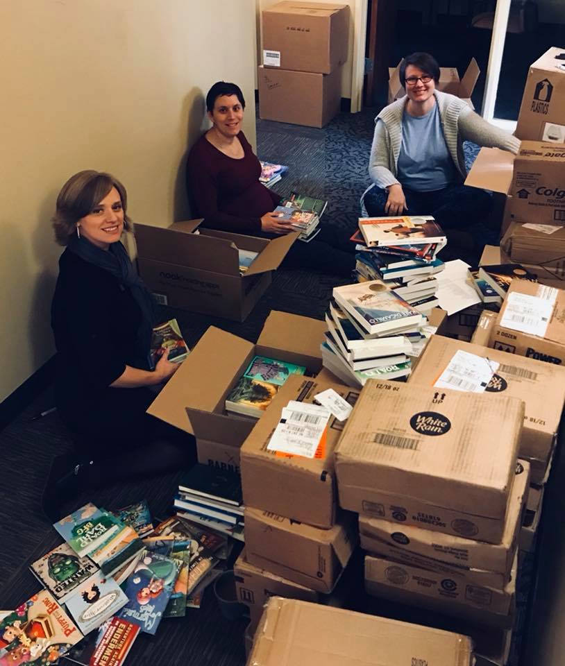 UnitedWayABC's tweet photo. Our Annual Book Drive was a resounding success! With so much support. we were able to collect, organize and wrap 2,200 books and then distribute them out to school children and young adults throughout Buncombe County! Thanks to all who made it possible. #LiveUnitedABC https://t.co/SDxxBQGFbD