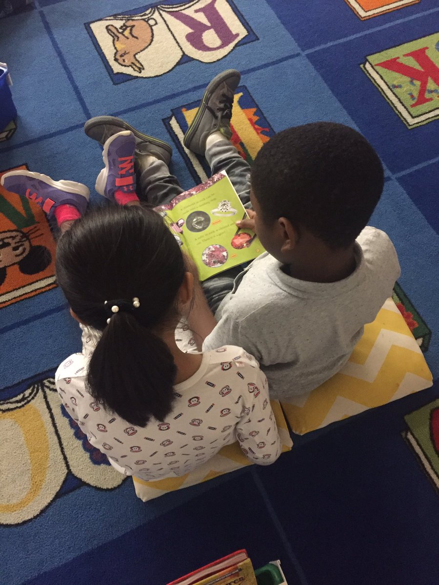 NantucketFirst's tweet image. Reading together- learning together! #AACPSReadWithMe