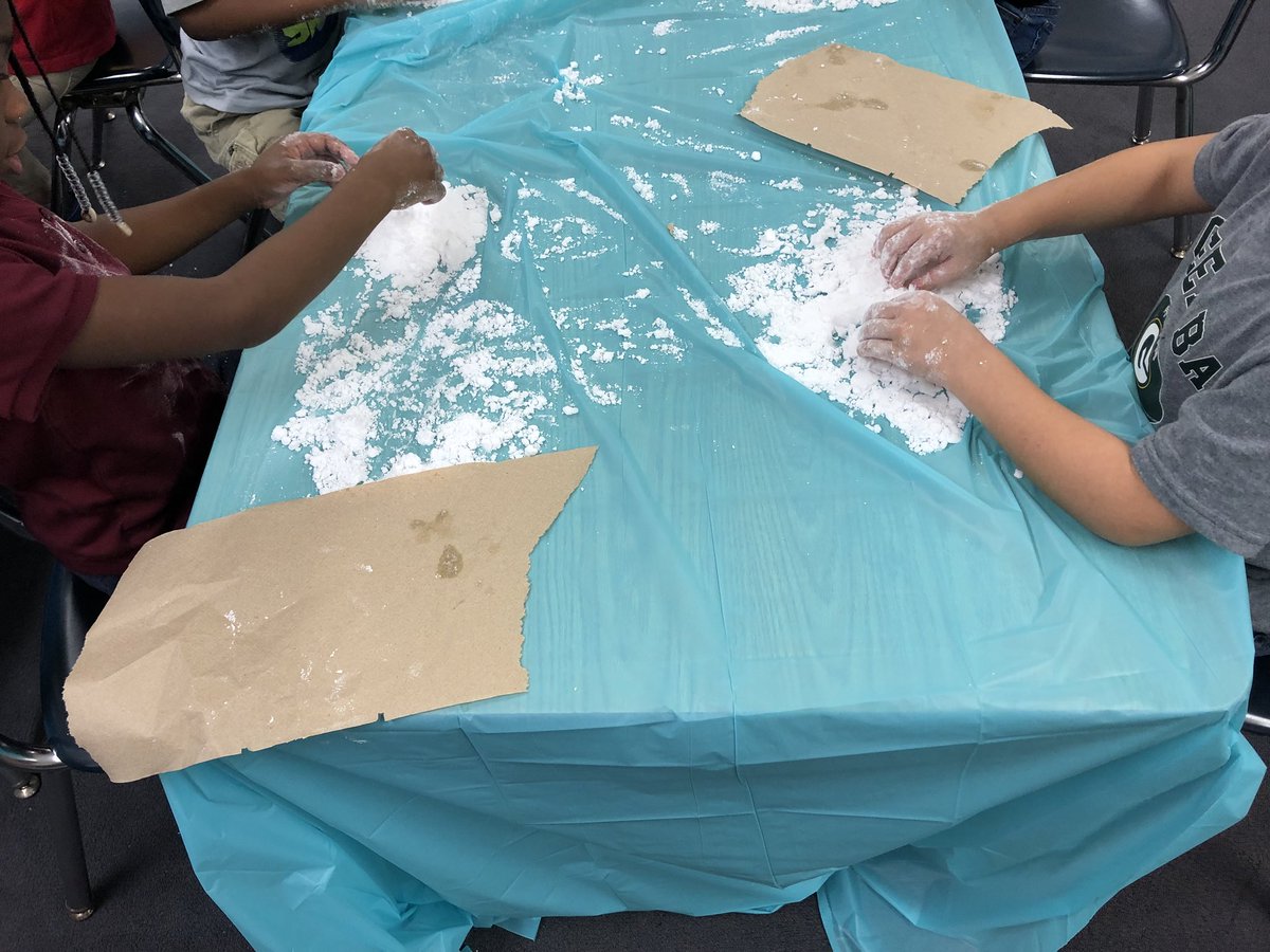 shnnjohnson's tweet photo. We had a ball making snow today! @DimonSTEM https://t.co/EwRKFym0Nj