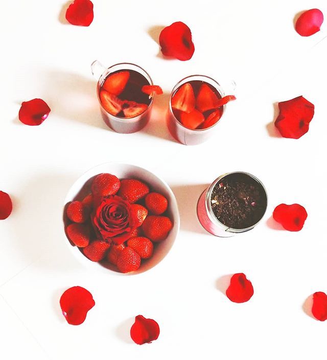 h_i_k92's tweet photo. 👀 SNEAK PEEK 👀 We have a Limited Edition Valentine's Day special coming out soon, keep your eyes peeled for the launch! ❤️.
.
.
.
.#Bemyvalentine #valentinesday #vday #vday2018 #valentinesgift #teatime #looseleaf #looseleaftea #steepster #rose #hibis… https://t.co/1rq8DOjfGF https://t.co/cv6vEZCVgf