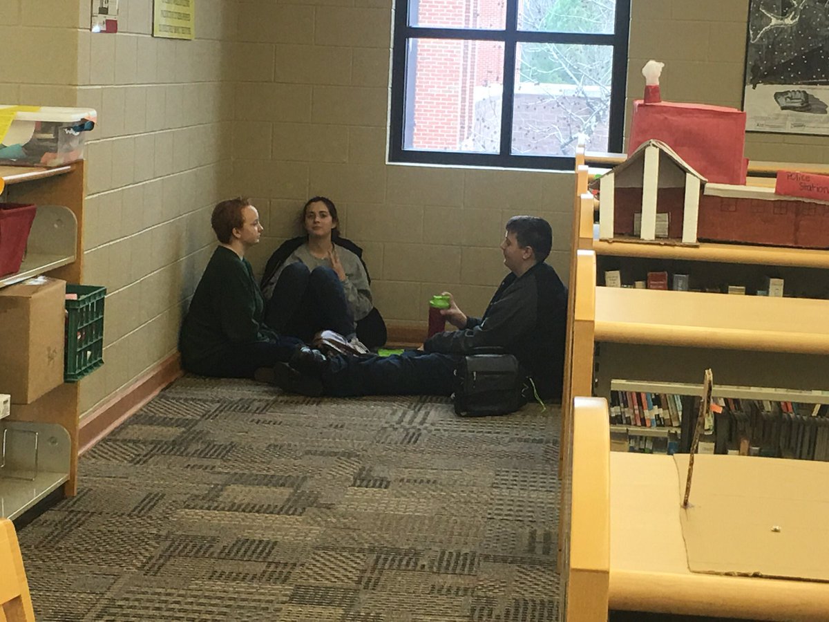 momlibrarian1's tweet photo. My favorite days are the ones where we see just how many classes can come to the library comfortably. Today’s count? 4 #AlSchoolLibrariesWork #jacketpride @JEFCOED @cornerhighscho1 @drchristrawick https://t.co/R93gpL2mYz