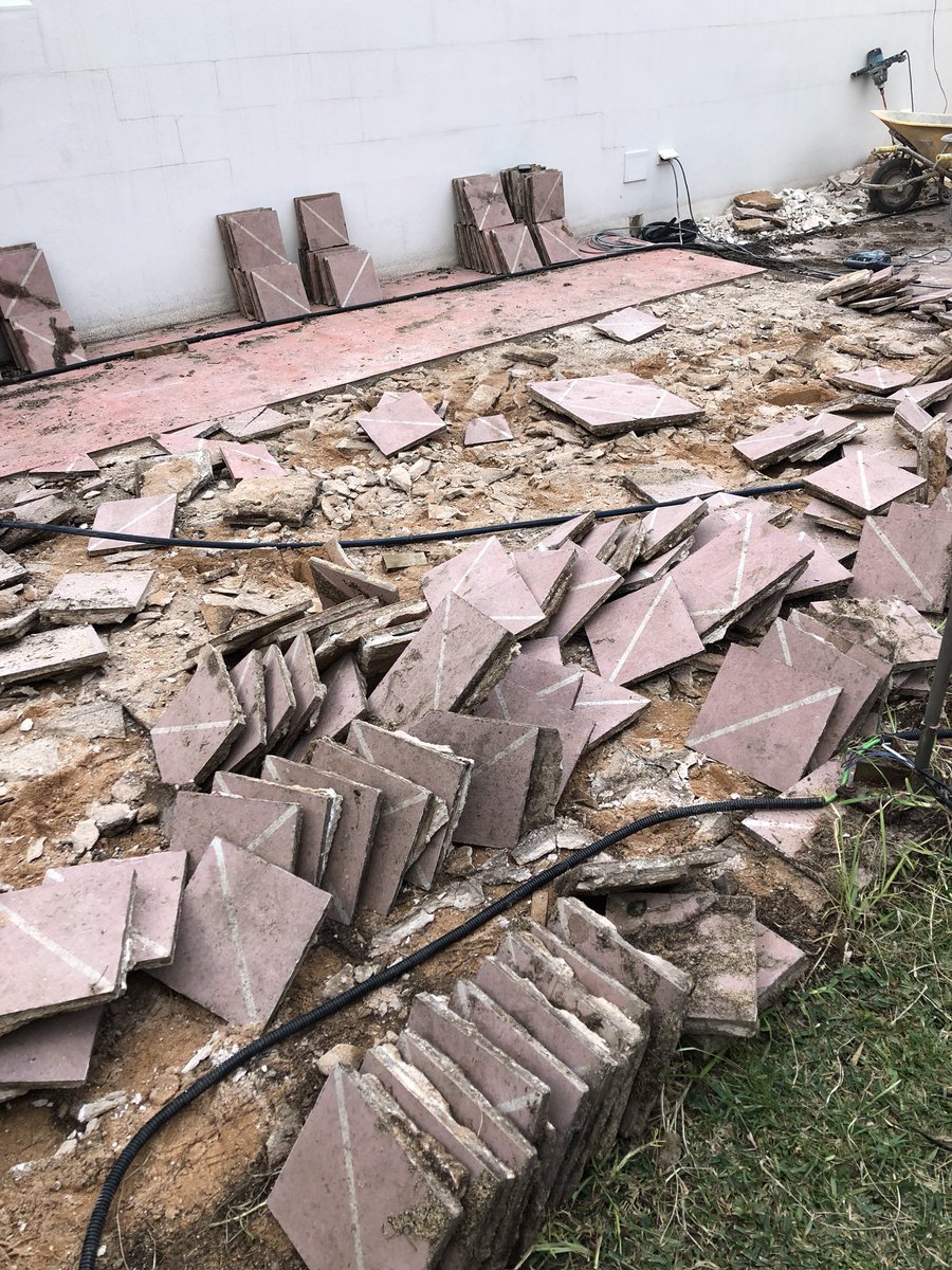 PINS46's tweet image. Tancat per obres. Així comencem el 2018 a @PINS46 per posar, d’aquí a uns mesos, punt i final a un període d’aproximadament tres anys sense poder gaudir de la joia del restaurant: el nostre pati interior! En breus, el resultat final #pins46 #ciutadella #pati #patinterior