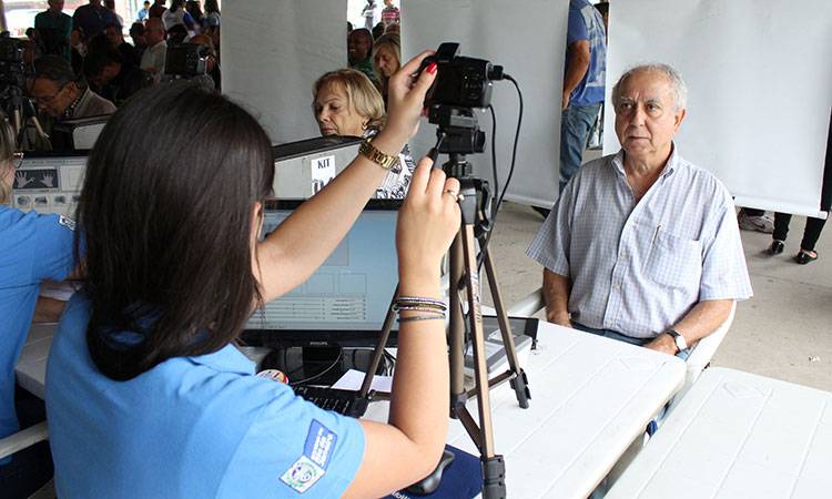 pros_rj's tweet photo. @DetranRJ fará mutirões para atendimento de serviços de carteira de identidade.
Leia a matéria: https://t.co/9qRblqd1ry 
#Detran #Pros #ProsRJ https://t.co/l0bqwN9Dj5