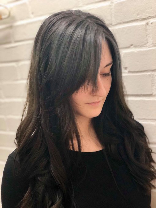 No it&rsquo;s not the lighting yes my hair is now a dark smokey denim color ✨🔥 https://t.co/6aB5IkMsaC<a href="/tag/twitchtv"class="tags"><span>#twitchtv</span></a><a href="/tag/smallstreamer"class="tags"><span>#smallstreamer</span></a><a href="/tag/hogwartslegacy"class="tags"><span>#hogwartslegacy</span></a>