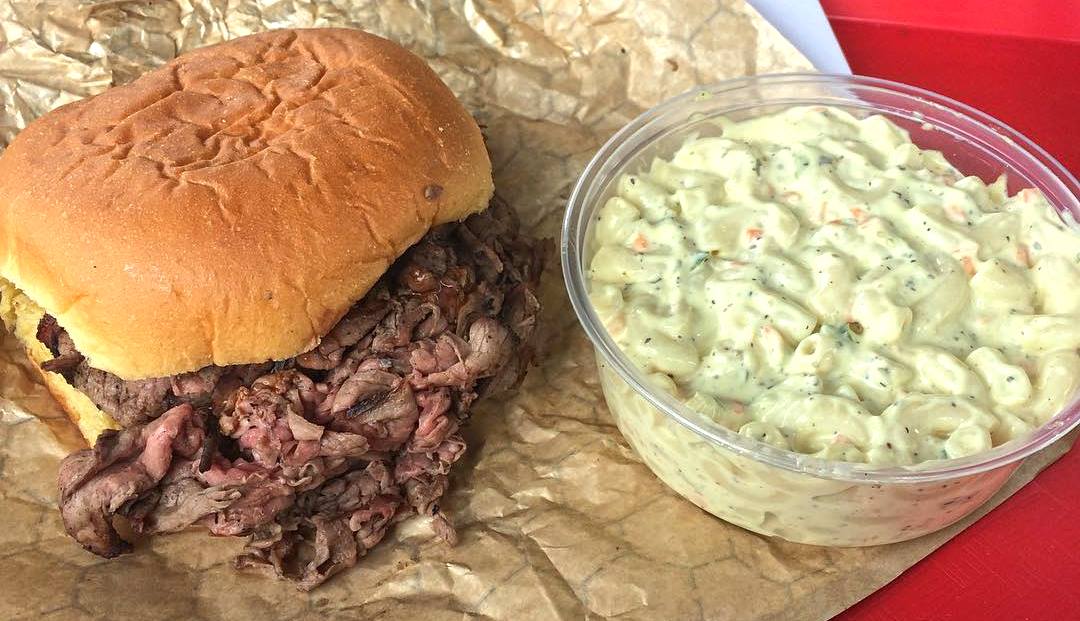 ChapsPitBeef's tweet photo. Dinner is served!
#fridayfeeling #pitbeef #iheartpitbeef https://t.co/D0bxLCYTbF