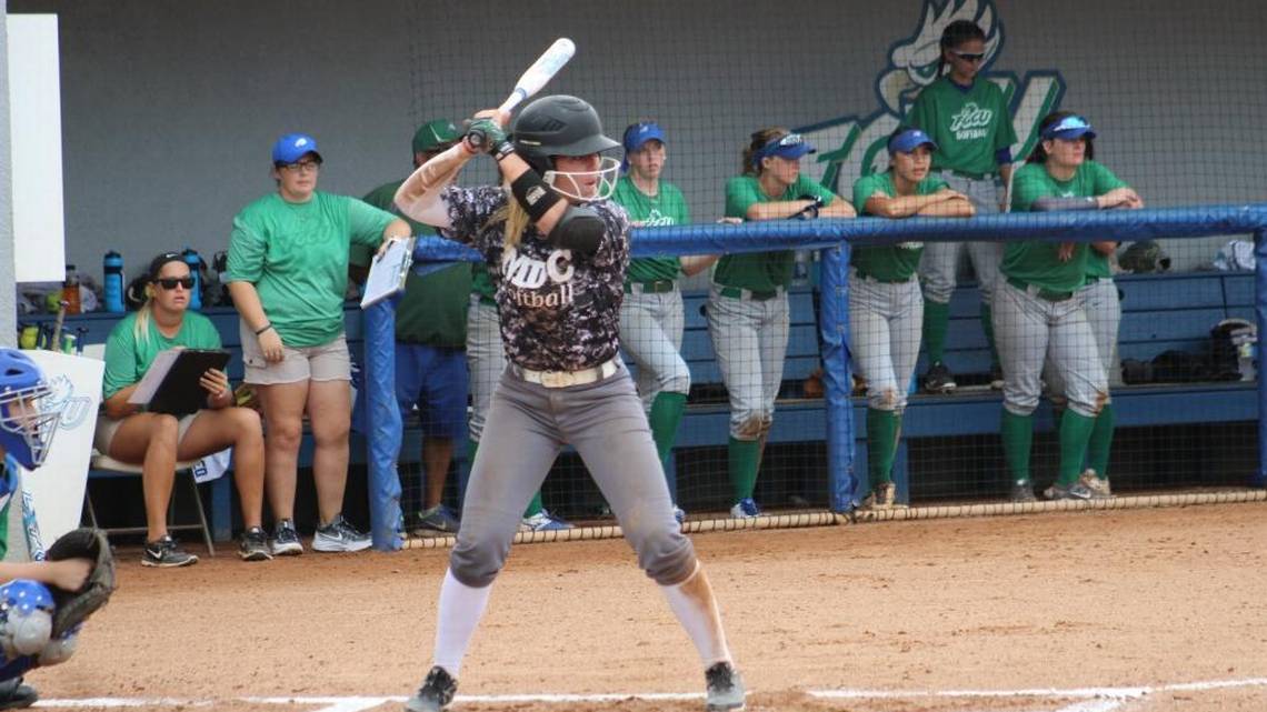 HeraldSports's tweet photo. Miami Dade College woman could have future in Major League Baseball https://t.co/su5gCFhQ7U https://t.co/jCgnOojueb