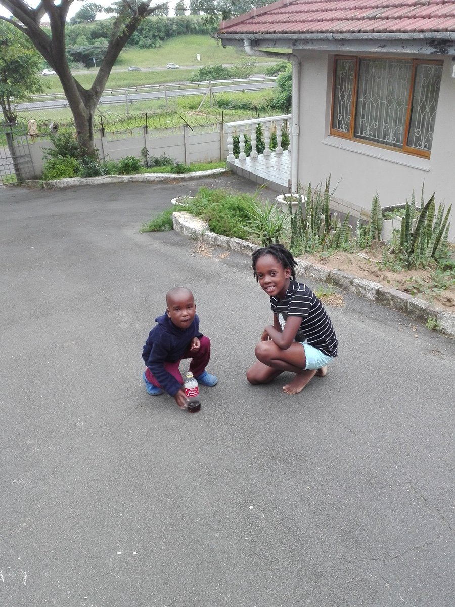 thabankwand's tweet photo. 😂😂😂if cant find then they doin something bad as always ,love them. 😘😳😳 https://t.co/ZDtXeVMgqa
