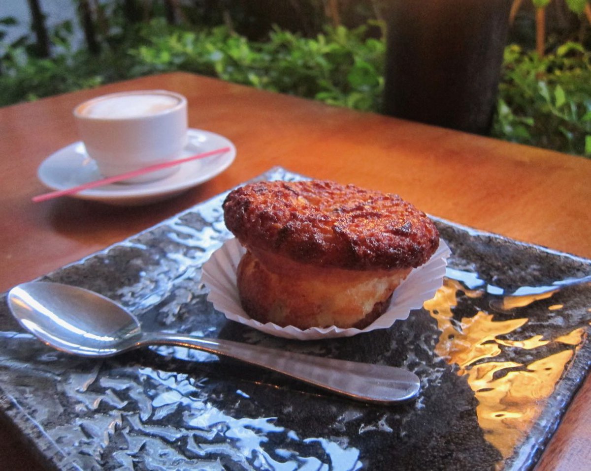 comachocolatier's tweet photo. Torta de queso con un cafecito. #FelizSábado #TerrazaComa https://t.co/NCFzsi6WQY