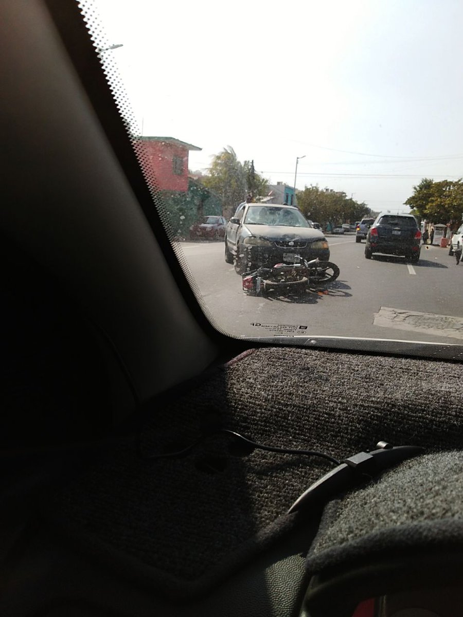 QueNoticiaVer's tweet photo. Motociclista atropellado en av. Dos Bahías! https://t.co/0pePPNEtcn