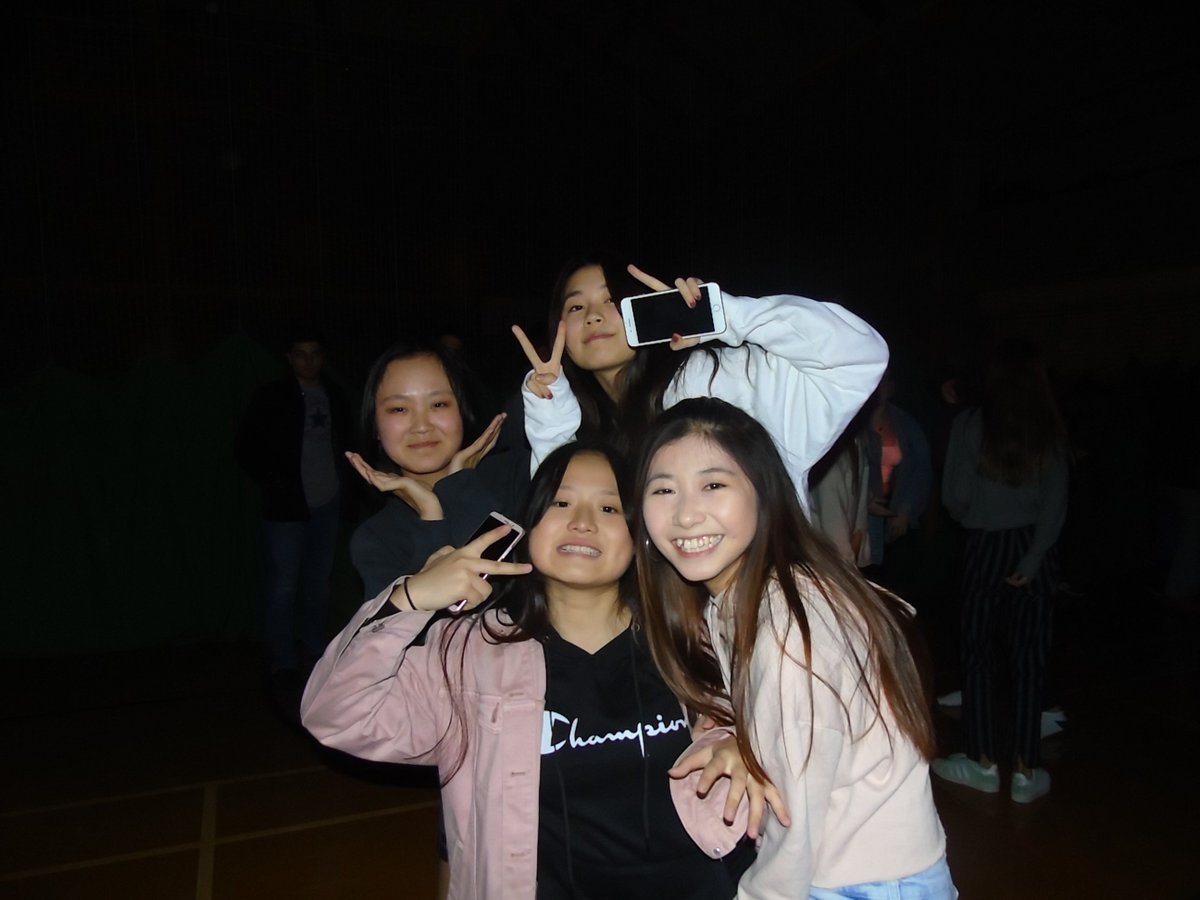 MaddockQAS's tweet photo. Closed weekend has gotten off to a great start with a delicious 3 course meal and a karaoke disco we all had so much fun! @QASCaversham #iloveboarding https://t.co/6yqUA6PGiF