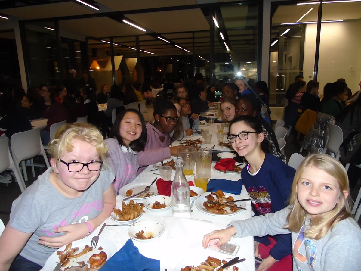 MaddockQAS's tweet photo. Closed weekend has gotten off to a great start with a delicious 3 course meal and a karaoke disco we all had so much fun! @QASCaversham #iloveboarding https://t.co/6yqUA6PGiF