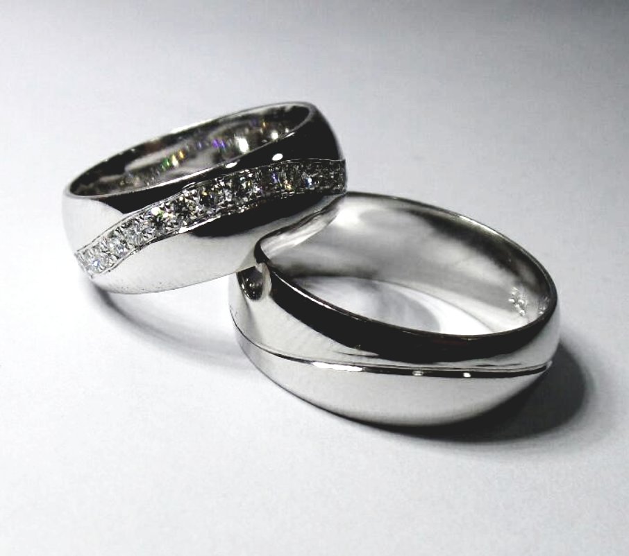 taller_joyeria's tweet photo. Argollas de oro blanco y brillantes, muy pronto RedCompra en nuestro local..!!! Haz tu diseño y nosotros lo hacemos, con metal garantizado y hechuras finas! Bendiciones
#anillos #argollas #matrimonio #oro #ilusiones #compromiso #composturas #hechuras #brillantes #diamantes https://t.co/6mqjzcAZZM