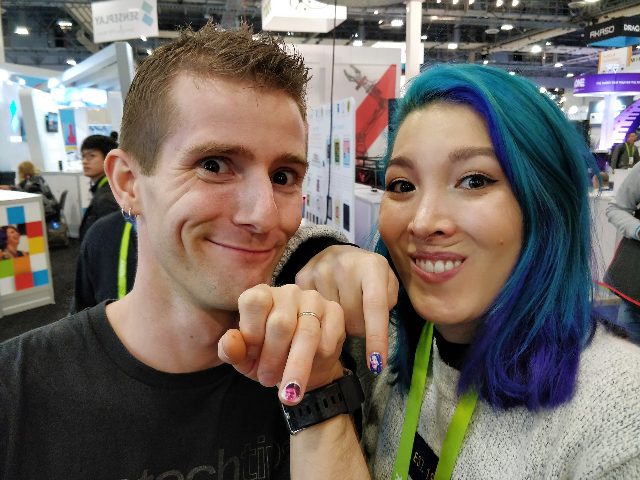 Linus Tech Tips On Twitter Was Linus The Hand Model All Along Ces2018.