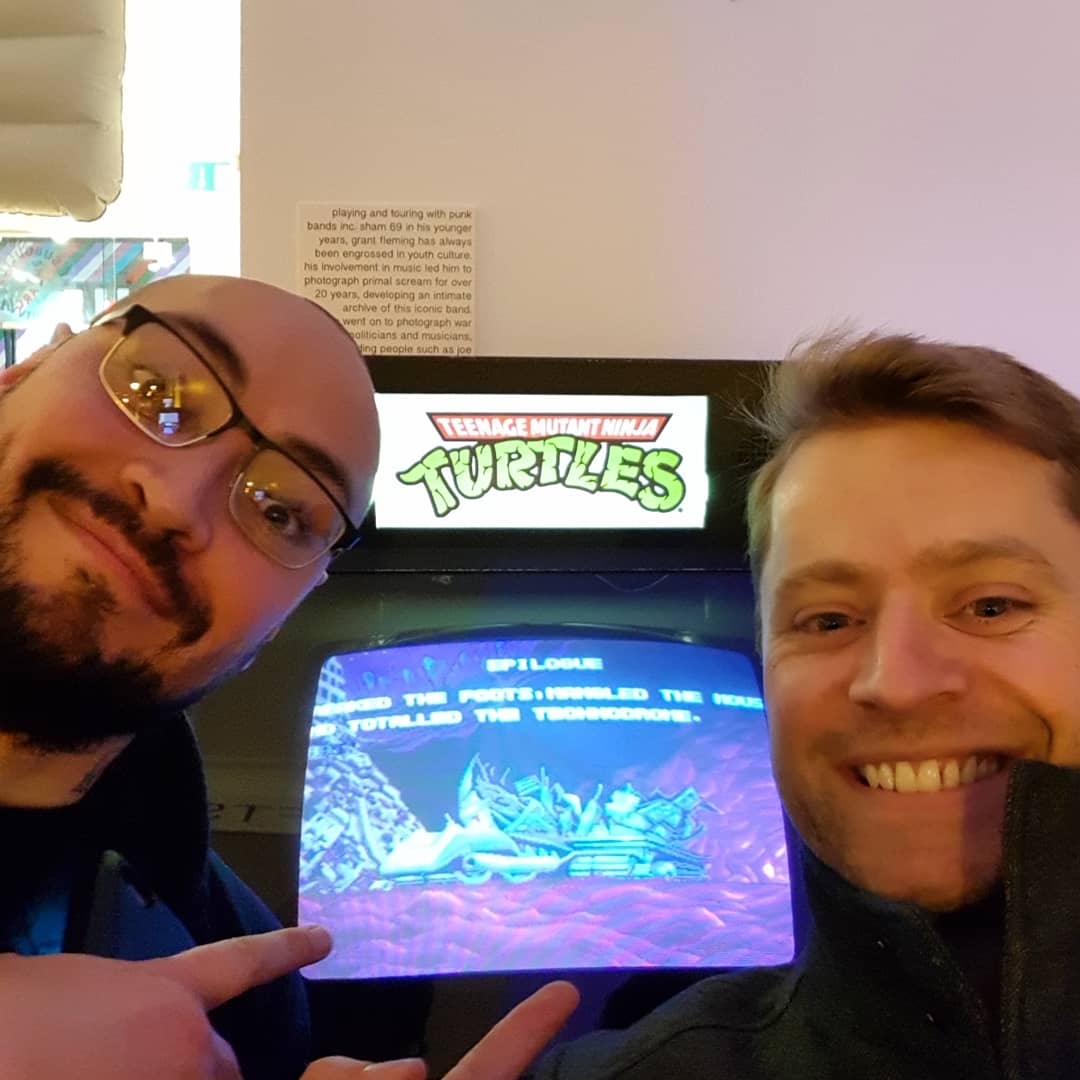 kingmonkey25's tweet image. Great way to end the week; a catch-up with @Gettwodachoppa for some #retrogaming @futureartists pop-up - History of Video Games in London's Carnaby Street. Highlights = beating Double Dragon on the Master System &amp;amp; Ninja Turtles arcade! 😁🕹👽 #GamersUnite
