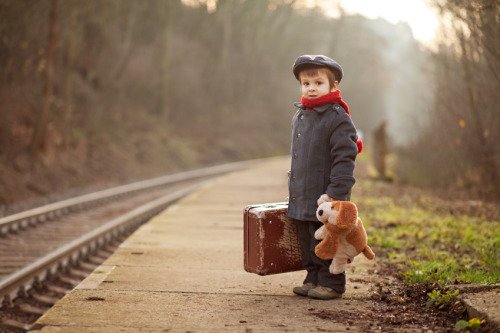 Bir yerlere varmak için önce kendine uğramalı insan. İnsanın gideceği bütün yollar, kendinden geçer.

Tolga Akpınar