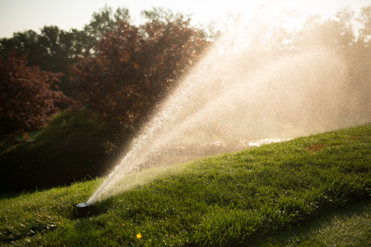 RainBirdGolf's tweet photo. #RBRotors 500/550 series provides the right coverage for tee boxes, greens &amp; other small areas w/ short &amp; medium throw range. W/ nozzles that offer higher flow rates &amp; large droplets that cut through wind, you can apply water precisely where needed, in a shorter amount of time. https://t.co/TahtvsK0NN