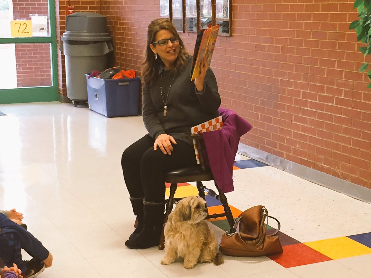 HCSAcctArchive's tweet image. Michelle Silva of B97.5 visited Russellville’s First Grade today sharing stories abt adopting shelter dogs. @BuddySmith13 @tmurphsmith