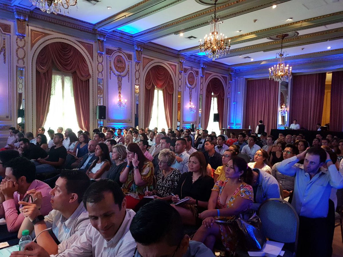 fuxionoficial's tweet photo. ¿Estás listo para manifestar la transformación? #CenaDeGala2018 #CDG #FuXion https://t.co/ng8QgsPRy1