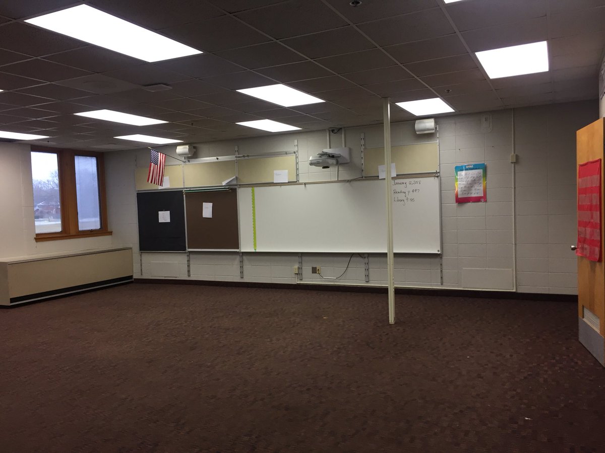 MsBazant's tweet photo. Moved rooms in 61 minutes! #record @JJBoylan #fourthgraderocks #barryistheman #kathyiskool https://t.co/mwxhSJwE8F