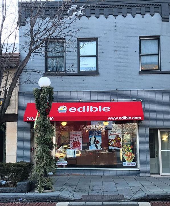 downtownoakpark's tweet photo. #DowntownOakPark is excited to welcome Edible Arrangements to the neighborhood at 107 N. Marion Street! Recently relocated from South Blvd, the tasty treat-ery is ready to prepare your favorite fruity arrangement for any event. https://t.co/1EZPIruwky