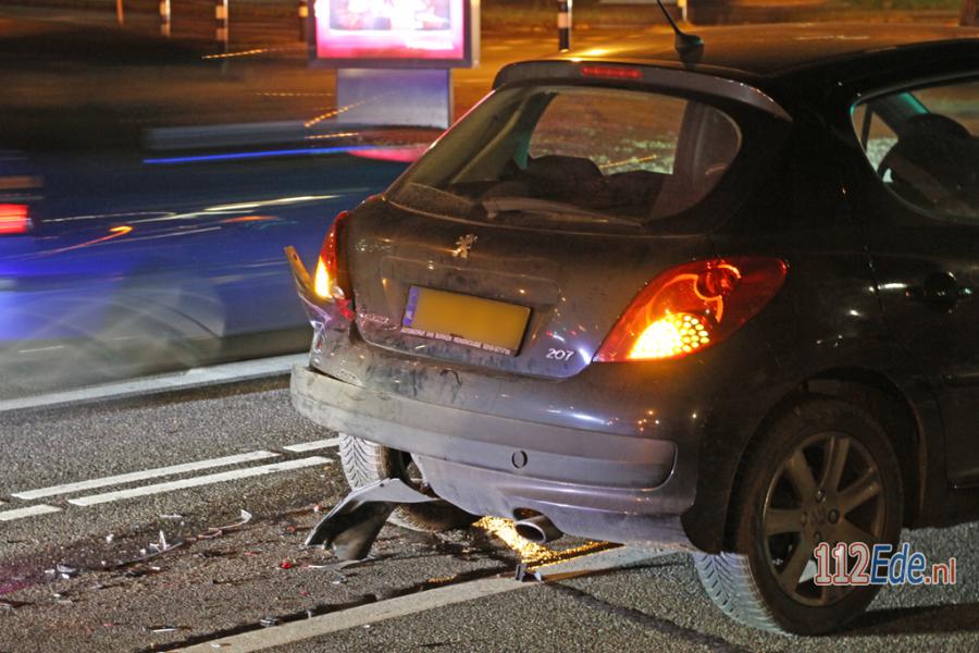 🚨 Drie auto's met elkaar in botsing voor verkeerslicht 112.press/Q9zDYr #Ede #112Nieuws https://t.co/1Qu5M1myTh