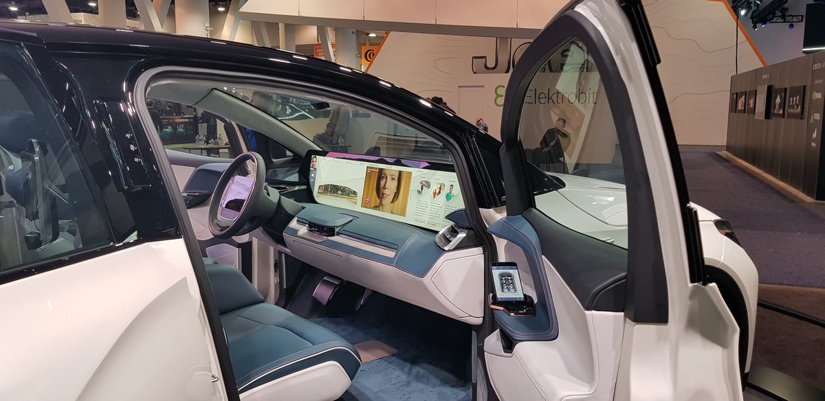 jerome_malzac's tweet photo. De la voiture connectée avec Alexa aux nombreux devices interfacés à Google ou Bixby, l'IA et la conversation avec des assistants sont omniprésentes au #CES2018
Palme spéciale pour l'investissement fait par Google pour être visible partout et distribuer son #GoogleHome https://t.co/w2aGNKGlxQ