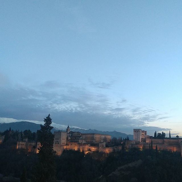 Bohemian_Home's tweet photo. La Alhambra in Granada at sunset is beautiful ♥ with the Sierra Nevada mountains in the background! .
#lifestyle #seekinspirecreate #bohemianstyle #finditstyleit #livefolk #handmadehome #shop #greenery #pursuepretty #plants #boholuxe #eclecticdecor #botanical #succulents #bo… https://t.co/bq3KBaCAfn