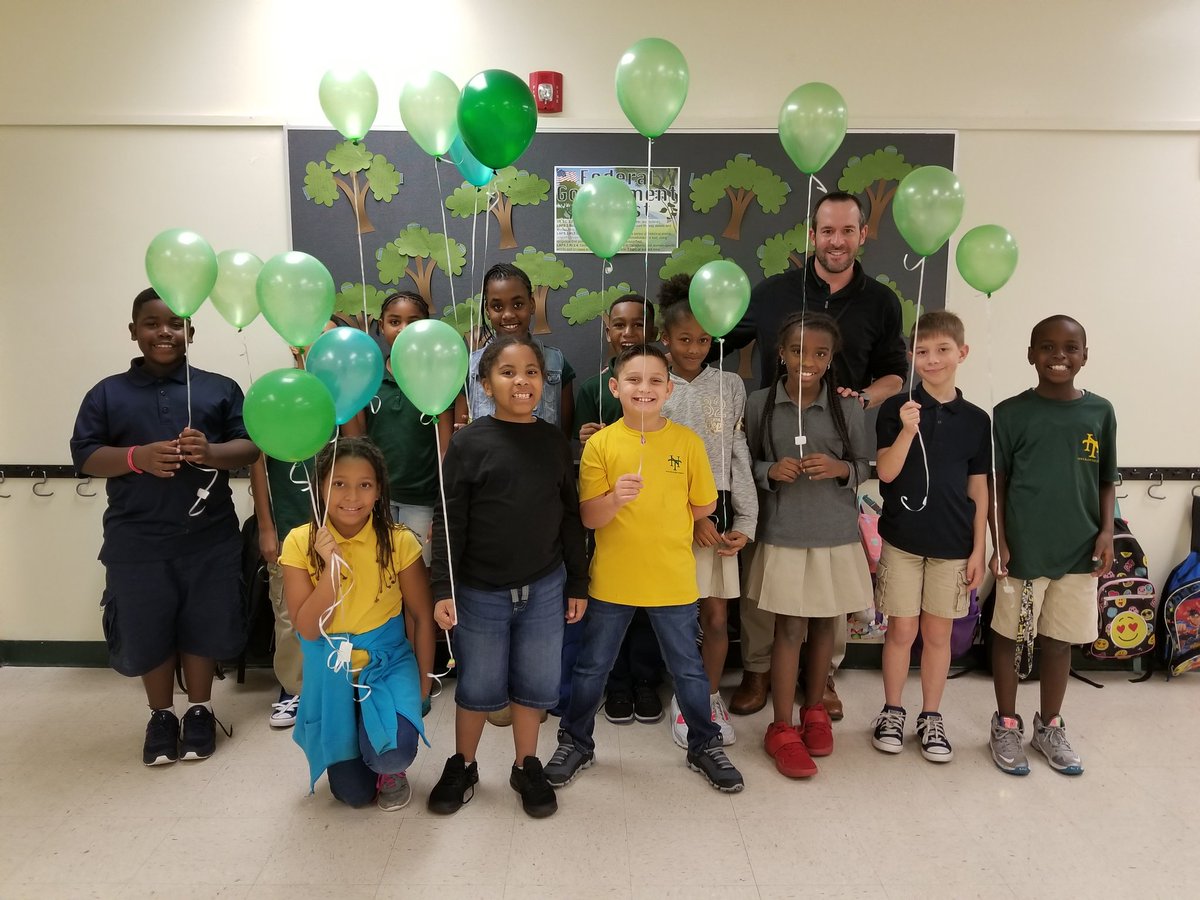 JoeyBGoodman's tweet image. Green Club! Green balloons for every student in the green on the @iReady 2nd diagnostic test and a picture with our principal @Russ_Schwartz ! @NBFelem @CurriculumAssoc @BrowardLiteracy @browardschools #thirdgrade #Balloons #knownova