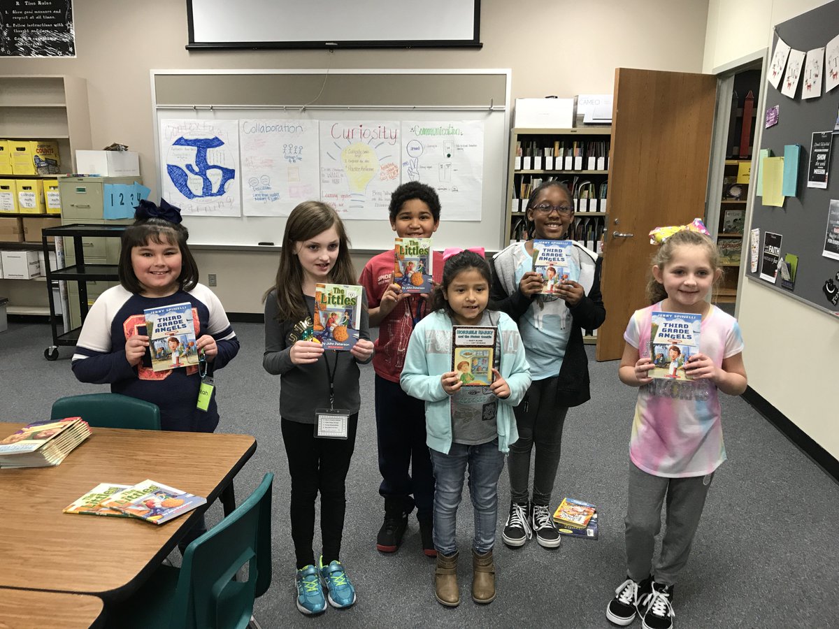 Mrs_Varughese's tweet photo. Kids were excited to continue #readplaytalk with their FREE book of choice ❄️⛄️#winterbreakchallenge #SmithLeopards https://t.co/UFLaPs8xg9