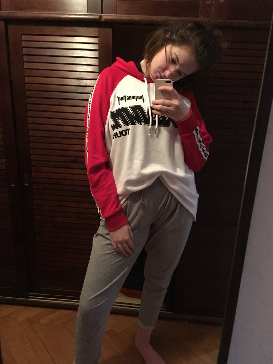 caroli_karolina's tweet photo. #stadiumtourmerch #PurposeTour 💕 https://t.co/0dioPA01VN
