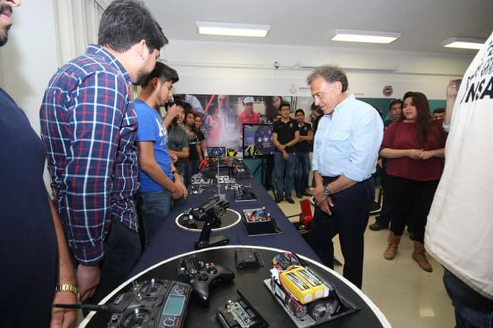 detveracruz's tweet photo. ANUNCIA GOBERNADOR IMPORTANTE INVERSIÓN PARA EL TECNOLÓGICO DE POZA RICA Y ENTREGA RECONOCIMIENTOS A ESTUDIANTES DESTACADOS https://t.co/9I8lzfBtJh
