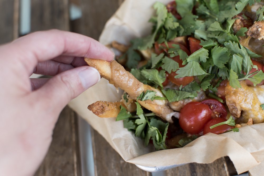 TrencherLA's tweet photo. We're dipping into FRYday... the dirty way 🍟😵
Try our Dirty Fries w/ Gravy, Swiss + Cheddar, Tomatoes &amp; Cilantro

#trencherla #dirtyfries #fryday #fridayfeeling #cheese #echopark #nela #happeninginnela https://t.co/ae2sXA87V3