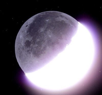 eearthpicss's tweet photo. Earthlight https://t.co/U9oH2wd8x8