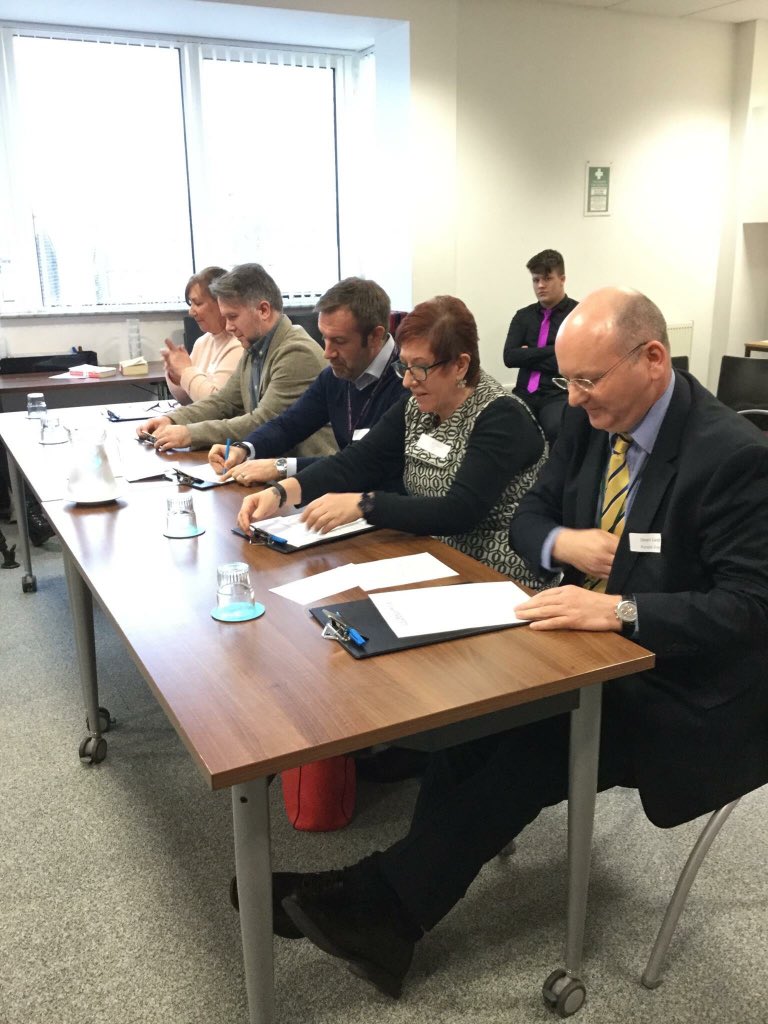 CoatesLaneSch's tweet photo. @PendleReading brilliant dragon’s den this morning! #readtoachieve https://t.co/KEibZK5eE9