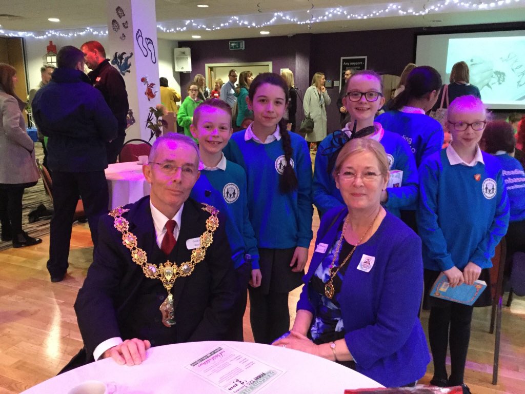 CoatesLaneSch's tweet photo. @PendleReading brilliant dragon’s den this morning! #readtoachieve https://t.co/KEibZK5eE9