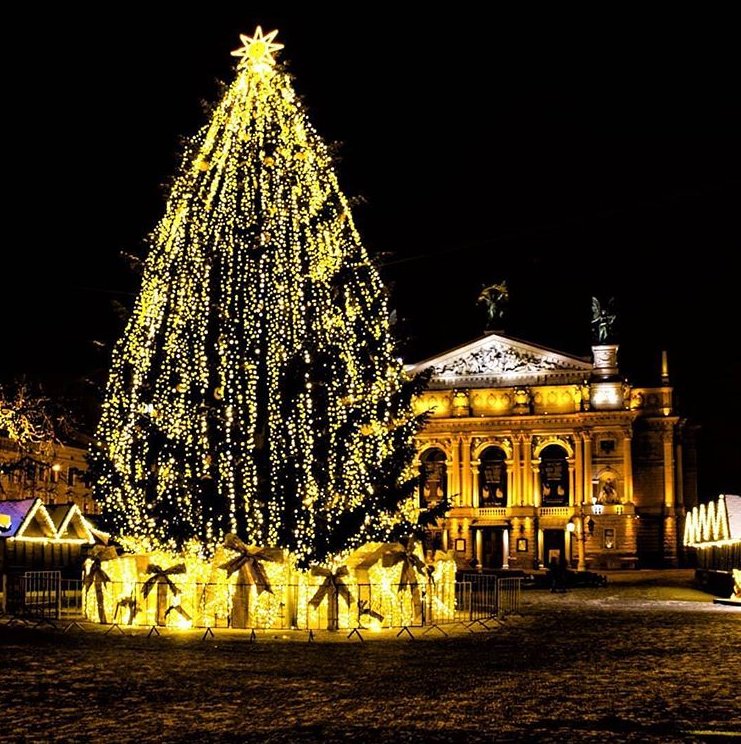 ActiveUkraine's tweet photo. Magical atmosphere of New Year and Christmas
Photo from Instagram: @vadimshenderov
#photo_of_the_week #WinterWithActiveUkraine #lviv #newyear #christmas #winterbreak #christmastime #winterinukraine #christmastree #winter #winterfun #newyearseve #ukraine #wintertours https://t.co/uBZDXOmce5