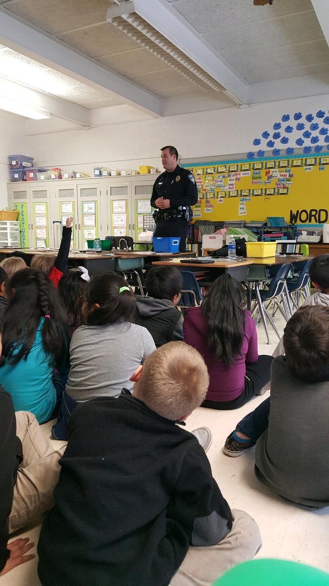 CrystalRandal17's tweet photo. Thank you Officer Belanger for coming to talk to us about safety after we read Officer Buckle and Gloria this week. 

#bestatthecrest 
#ignitelearningBCPS https://t.co/q8IZHJdnzh