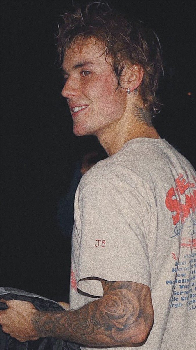 justinxjesse's tweet image. miren esta foto de justin, el pelo, la sonrisita, el perfil AAAAAA lpm te amo @justinbieber