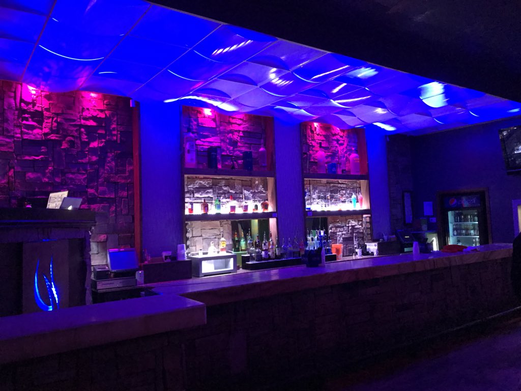 Whisper_WV's tweet photo. Tonight it’s #FreeCoverFriday. Free cover for 21+. If you’re under 21 you can still come party. $1 drinks, $2 coors, $3 Vegas bombs https://t.co/KYogDsiMkZ