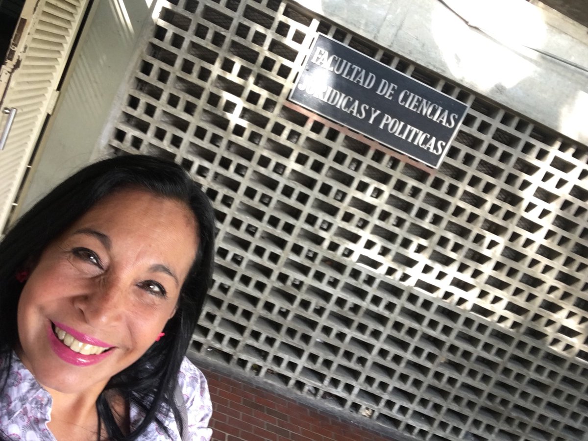 FlaviaMartineau's tweet photo. #hoy de visita en mi #almamater #ucv en mi amada Facultad de Ciencias Jurídicas y Políticas #egresadaucv #1985 #soyabogado ⚖️@UCV_uniVE https://t.co/Tolv4q3r4j