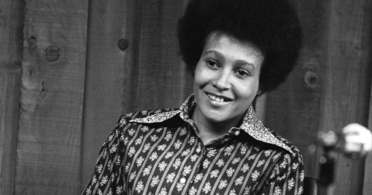 Happy Birthday to Cynthia Robinson from Sly & The Family Stone and to William Lee Gordon from The Oakridge Boys 