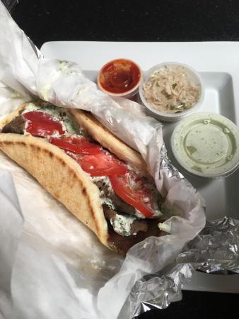 It's lunchtime! Do you know what you'll be having?
#HappyFriday  #gyros #Mediterranean #lunch and #dinner